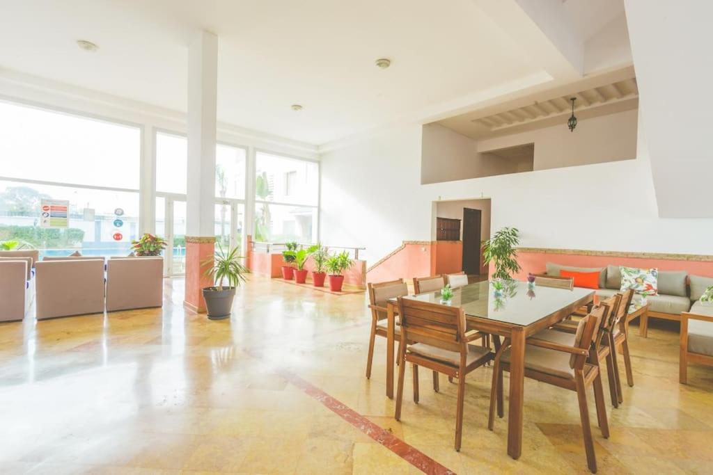 Lovely 2 Bedroom Vacation Home With Pool/Beach Схират Екстериор снимка