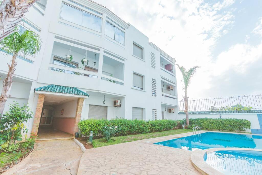 Lovely 2 Bedroom Vacation Home With Pool/Beach Схират Екстериор снимка
